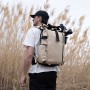 indossata 2 - WANDRD PRVKE 21L Yuma Tan Photo Bundle V4 Zaino Fotografico con Cube V2 Incluso
