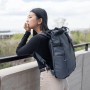 indossata 1 - WANDRD PRVKE 15L Aegean Blue V4 Zaino Fotografico con Imbottitura Inclusa