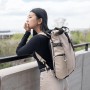 indossata 1 - WANDRD PRVKE 15L Yuma Tan V4 Zaino Fotografico con Imbottitura Inclusa