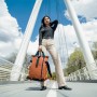 indossata 2 - WANDRD PRVKE 15L Sedona Orange V4 Zaino Fotografico con Imbottitura Inclusa